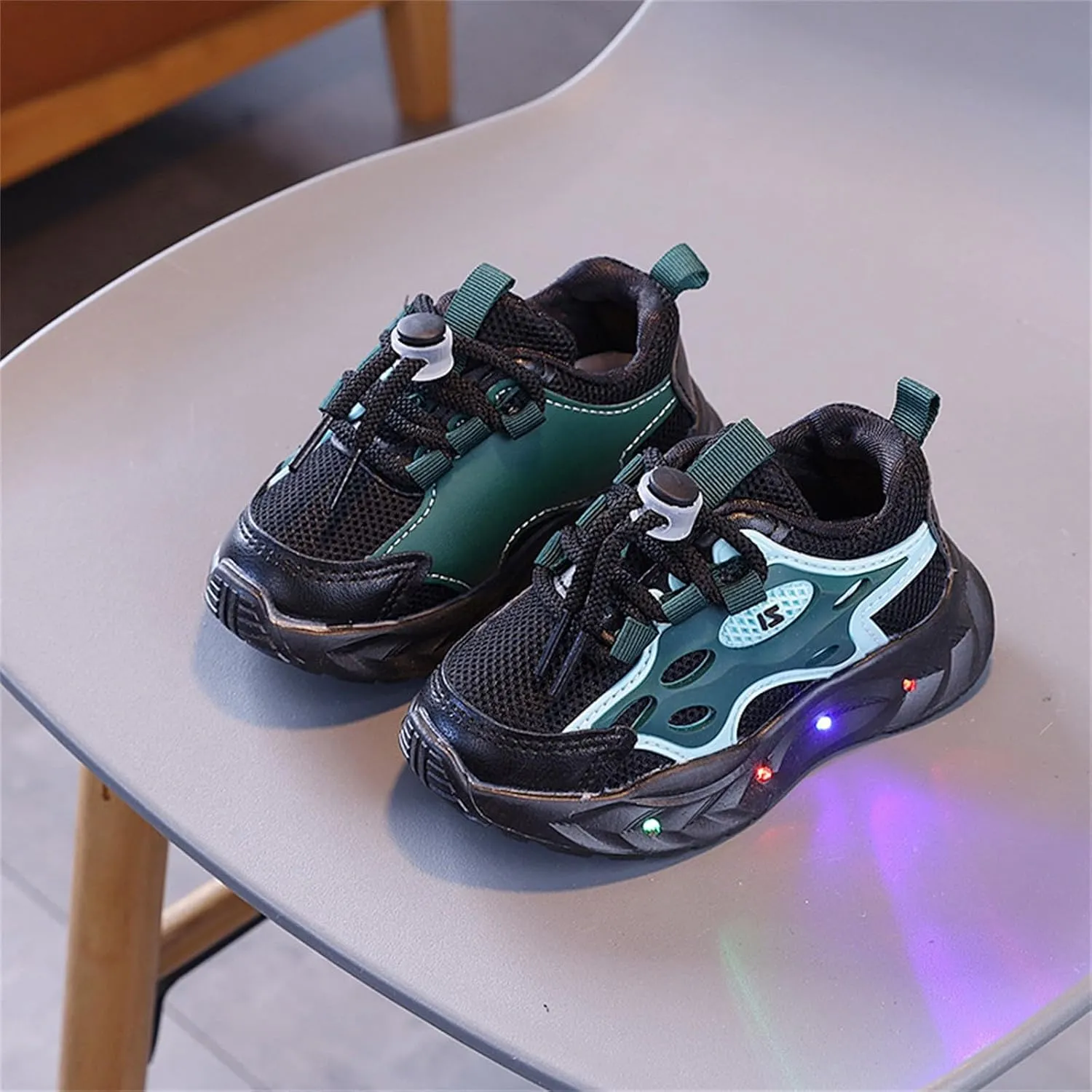 Kids Casual Athletic Light Up Shoes Toddler Boys Girls Tennis Work Walking Flat Shoes Workout Chunky Fashion Sneakers