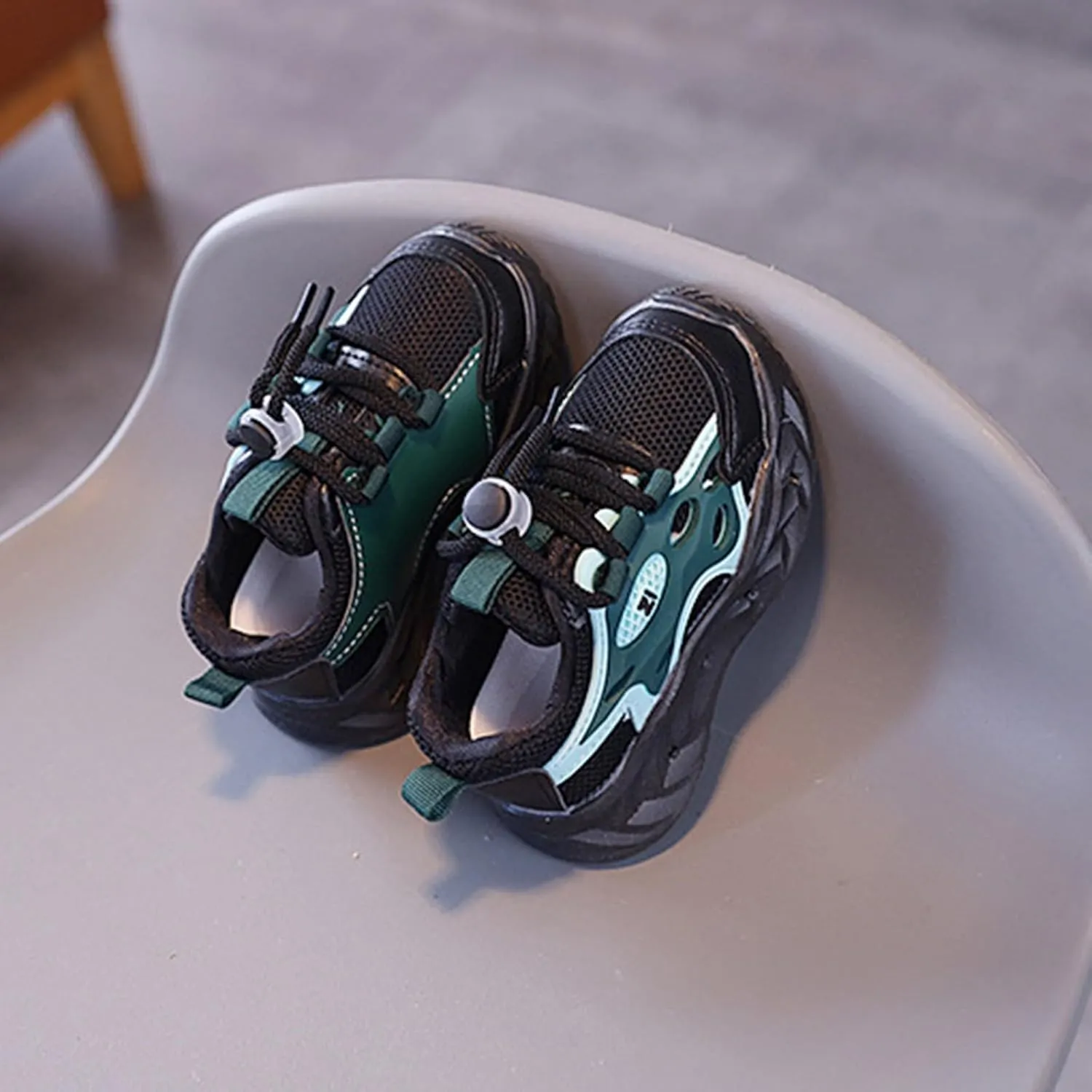Kids Casual Athletic Light Up Shoes Toddler Boys Girls Tennis Work Walking Flat Shoes Workout Chunky Fashion Sneakers