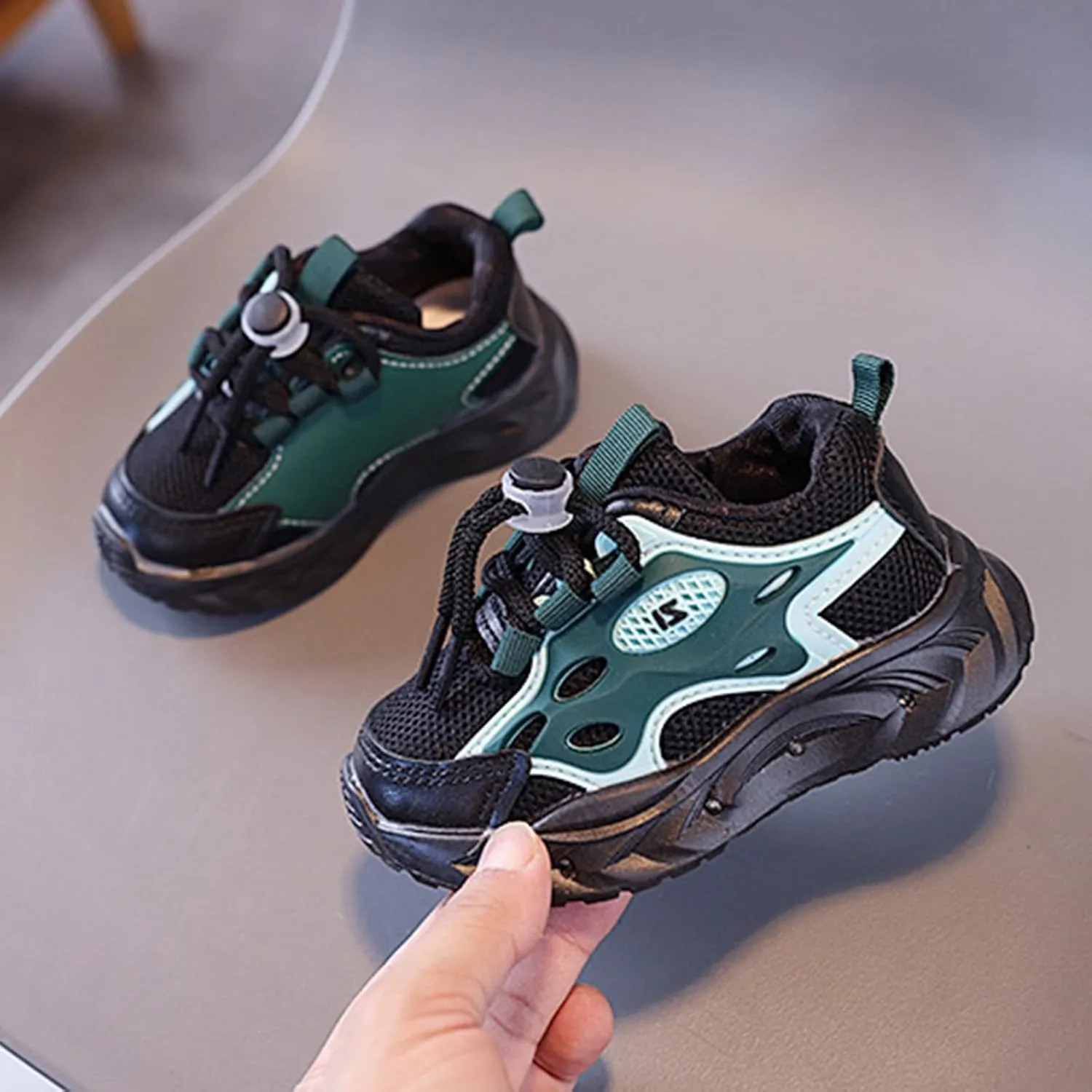 Kids Casual Athletic Light Up Shoes Toddler Boys Girls Tennis Work Walking Flat Shoes Workout Chunky Fashion Sneakers